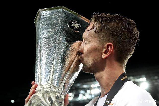 巴萨计划再次与阿尔瓦雷斯会晤，若交易无果德科将感谢其贡献